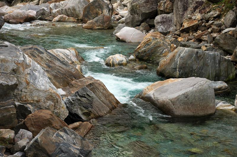 170923_0907_T09816_ValVerzasca_hd.jpg - Val Verzasca zwischen Piee (Brione) und Lavertezzo