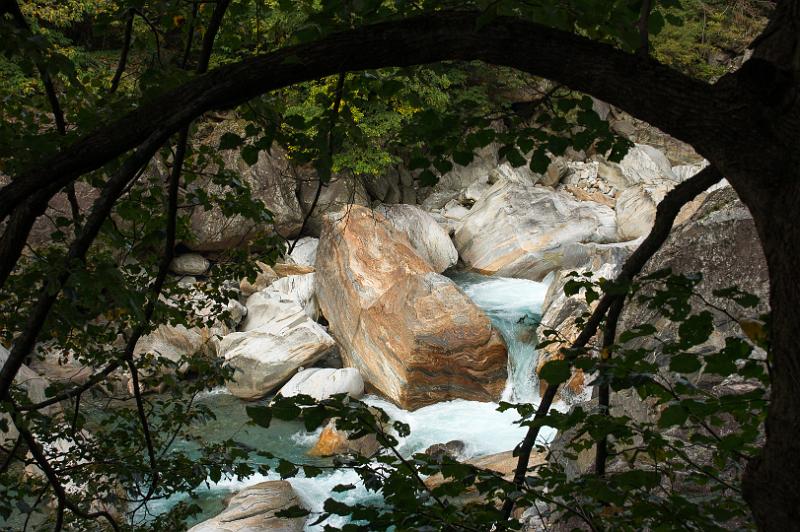 170923_0915_T09820_ValVerzasca_hd.jpg - Val Verzasca zwischen Piee (Brione) und Lavertezzo