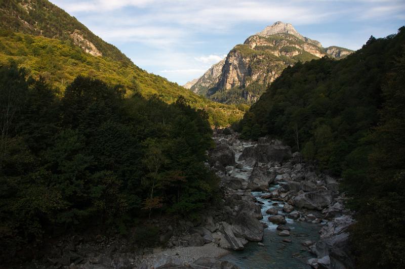 170923_0928_T09828_ValVerzasca_hd.jpg - Val Verzasca zwischen Piee (Brione) und Lavertezzo