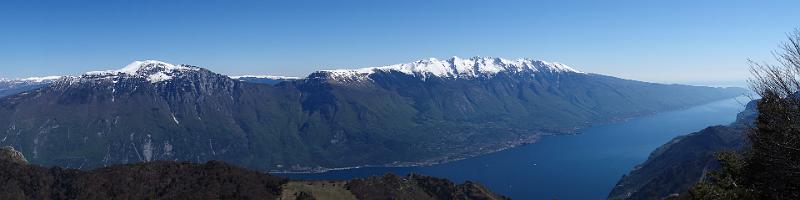 140417_1453_T03438_MonteCarone_hd.jpg - Gardasee mit Monte Baldo, vom Monte Carone