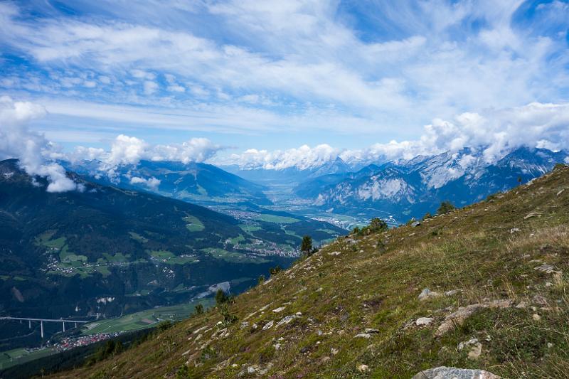 150822_1145_T05507_Patscherkofel_hd.jpg - Europabrücke und Inntal vom Patscherkofel