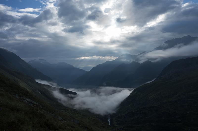 160729_0725_T08054_Rinnennieder_hd.jpg - Wolkenstimmung am Morgen an der Franz-Senn-Hütte