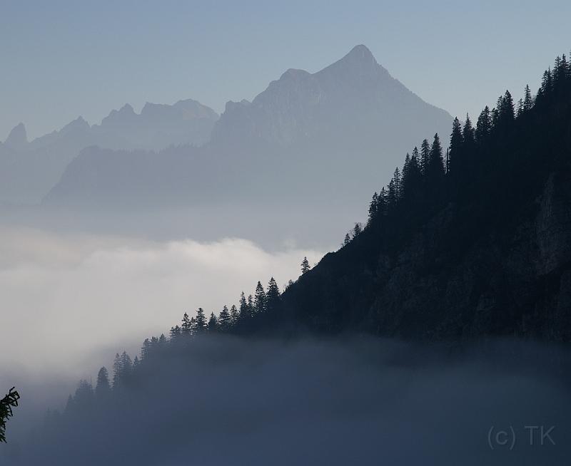PICT74862_071011_VilserKegel_Saeuling_c.jpg - Der Säuling im Dunst, von der Hundsarschalm