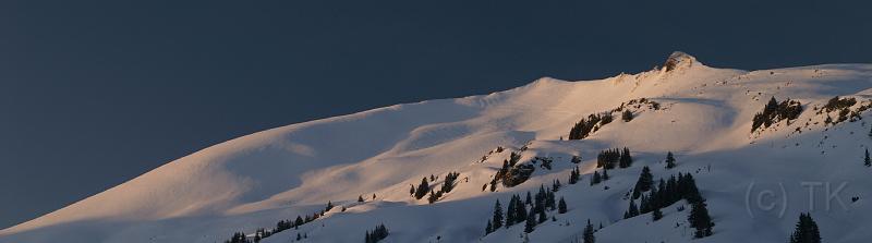 PICT85318_080117_Schwarzwasser_Gendarm_c.jpg - Im letzten Abendlicht bewacht der Gendarm den Grat zum Hählekopf