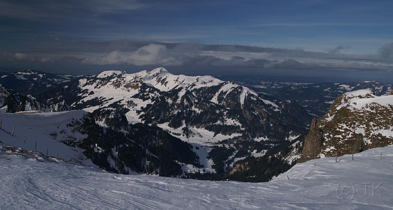 PICT85374_080119_Berlingerkoepfe_c.jpg - Von den Berlingerköpfen reicht der Blick bis zum Bodensee