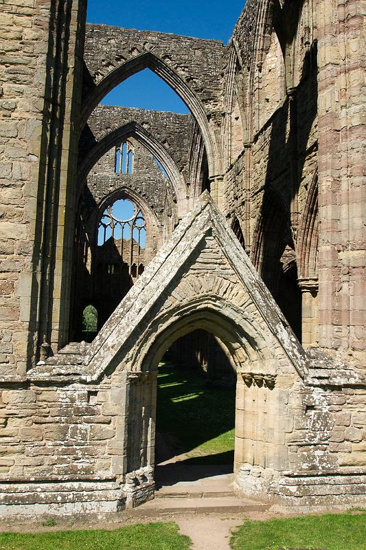 170526_1526_T08997_TinternAbbey_hd.jpg - Tintern Abbey