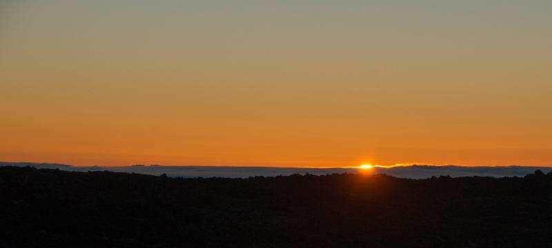 150622_0540_A00629_MaunaLoa.jpg - Mauna Loa, Sonnenaufgang am Gipfel-Krater