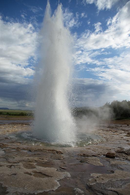 100702_A0220_Geysir.jpg - Strokkur - wie viele Testläufe (Ausbrüche) braucht man, bis endlich eine gute Aufnahme im Kasten ist ...?!