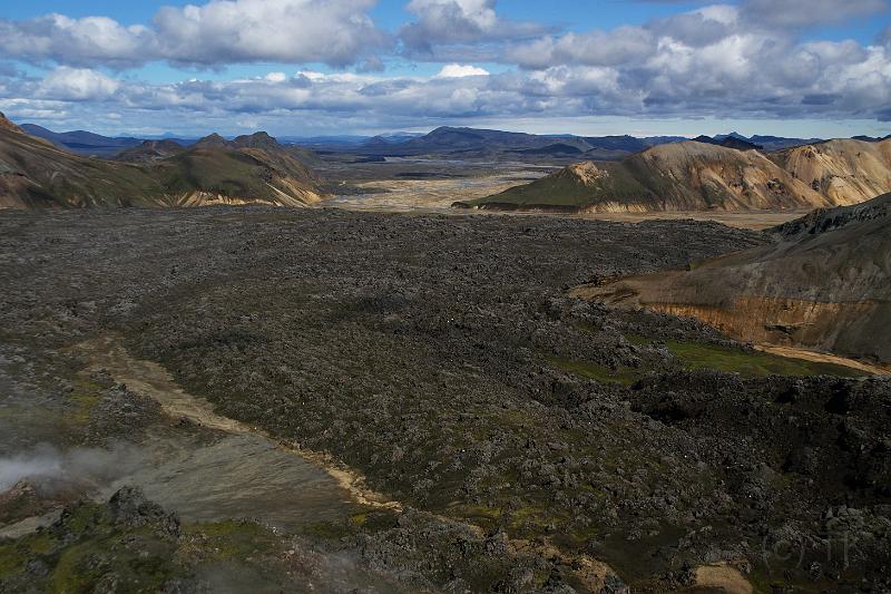 100715_A1756_Landmannalaugar.jpg - Blick vom Brennisteinsalda über das Lavafeld Laugahraun Richtung Landmannalaugar (rechts oberhalb der Bildmitte)