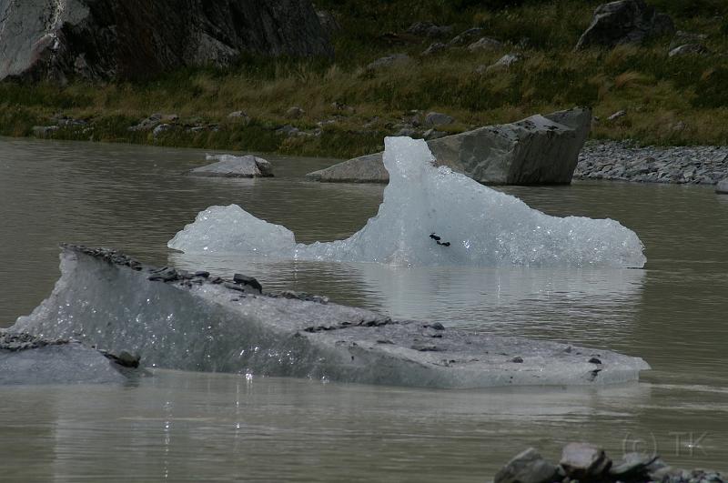 PICT94683_090118_MtCook.jpg - Eisberge im Hooker Lake