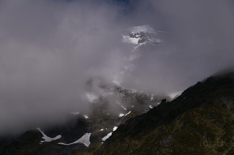 PICT82490_081221_ReesDart_2.jpg - Wolkenlücke im Rees Valley, oberhalb der Shelter Rock Hut