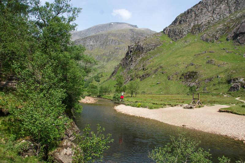 160604_1126_A01204_GlenNevis_hd.jpg - Dreiseilbrücke im hinteren Glen Nevis, hinten der Ben Nevis