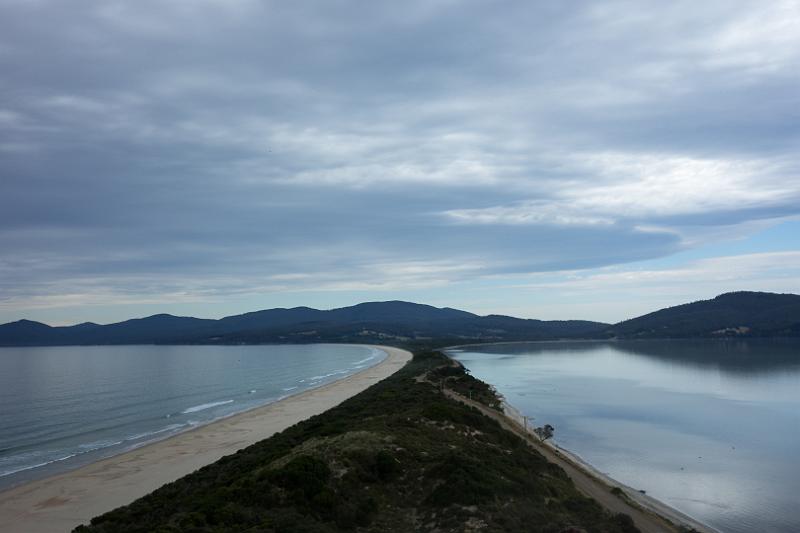 130104_0958_T00010_Truganini.jpg - The Neck, Truganini Lookout - die schmale Verbindung von North und South Bruny Island