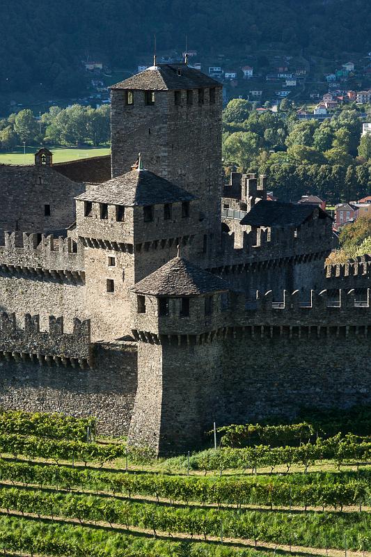 170921_1651_T09757_Bellinzona_hd.jpg - Bellinzona, Castello di Montebello