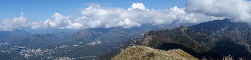 170925_1249_T01015_Gazzirola_hd.jpg - Sentiero Lago di Lugano (Etappe Monte Bre - Monte Boglia - Denti della Vecchia - Capanna Pairolo), Blick vom Monte Boglia Richtung Denti della Vecchia