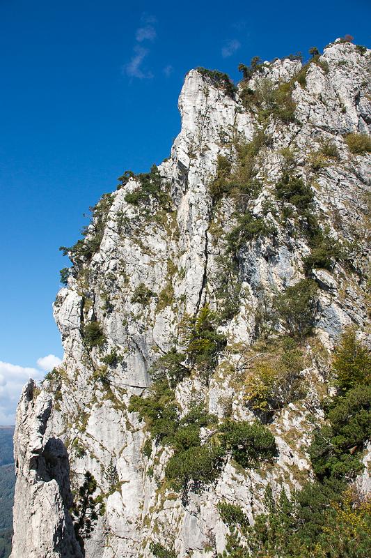 170925_1440_T00132_Gazzirola_hd.jpg - Sentiero Lago di Lugano (Etappe Monte Bre - Monte Boglia - Denti della Vecchia - Capanna Pairolo), bei den Denti della Vecchia (Sasso Grande)